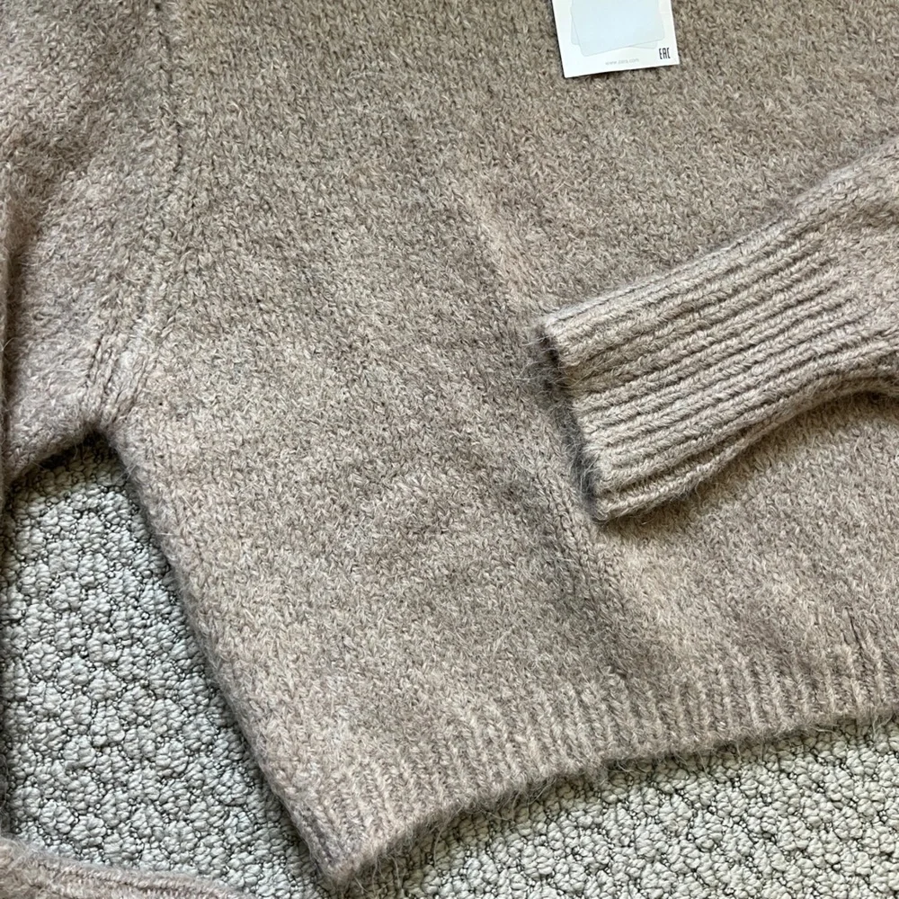 Zara Taupe Tan Crew Neck Knit Sweater NWT size medium